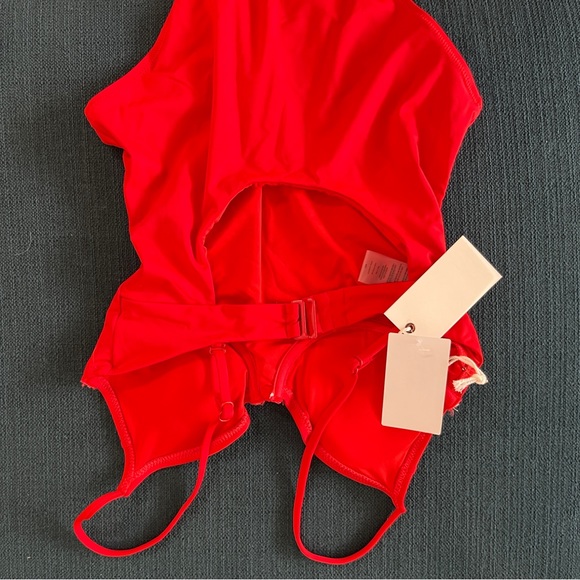 New Good American Showoff Underwire One Piece Swimsuit - Picture 5 of 5